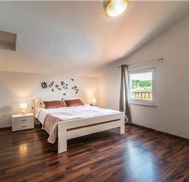 6 bedroom villa with pool near Sveti Lovrec and Poreč, sleeps 12